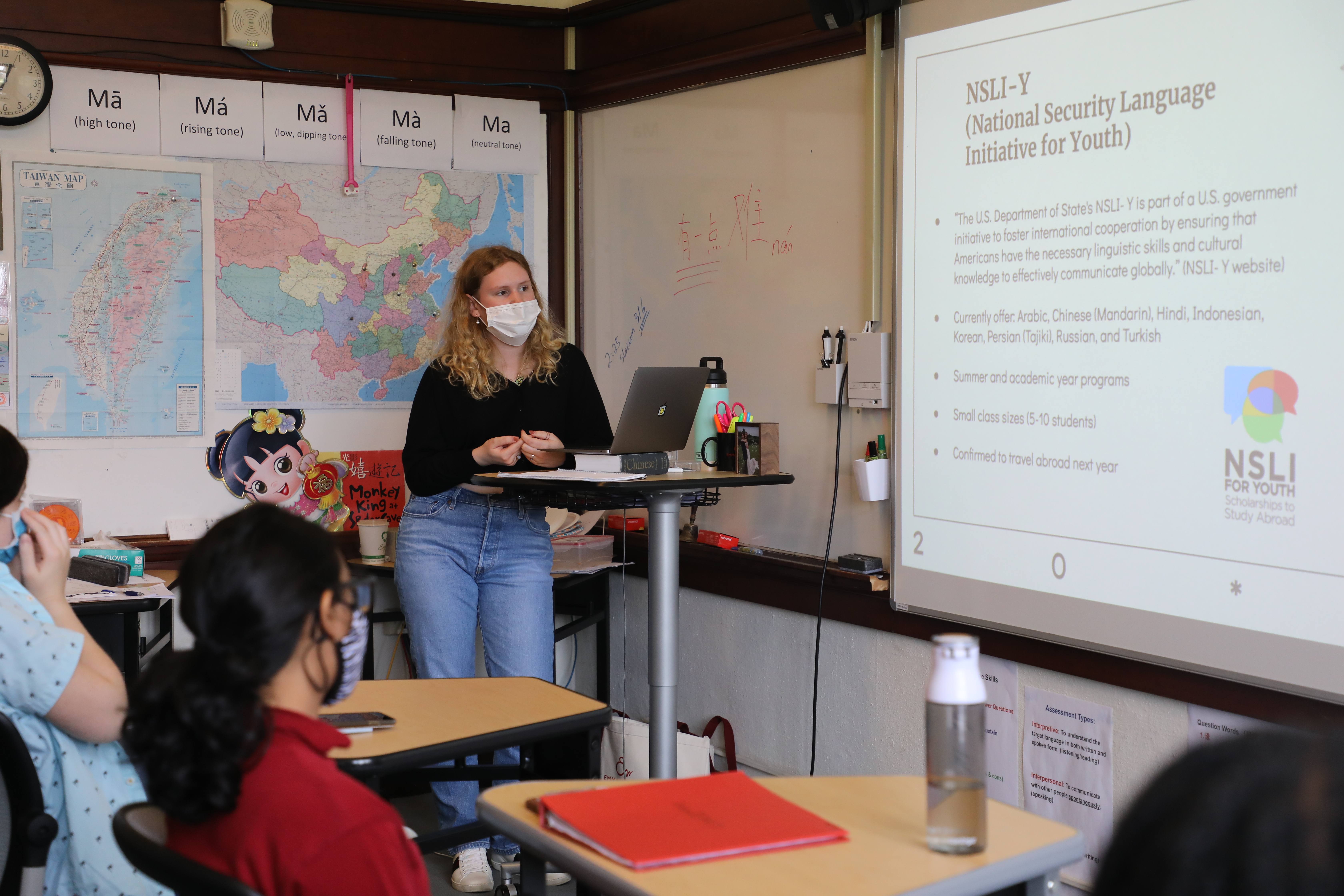 Cassandra C. ’22 presenting to Ms. Ye's Chinese III class.